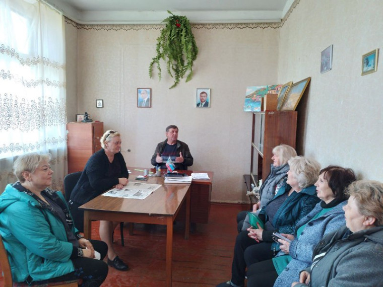 Сход граждан в селе Новокатериновка. Сход граждан в селе Новокатериновка.