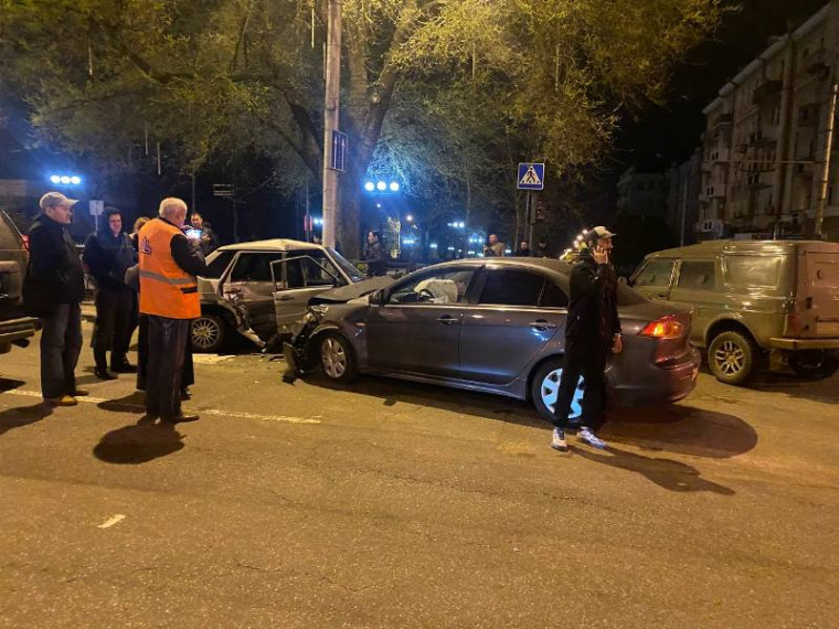 Подросток совершил ДТП на автомобиле. Подросток совершил ДТП на автомобиле.