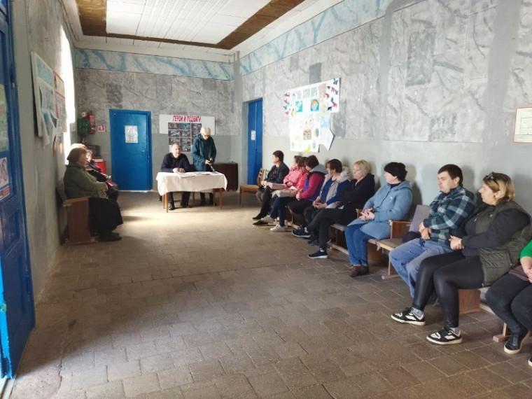 Сход граждан в селе Коммунаровка. Сход граждан в селе Коммунаровка.