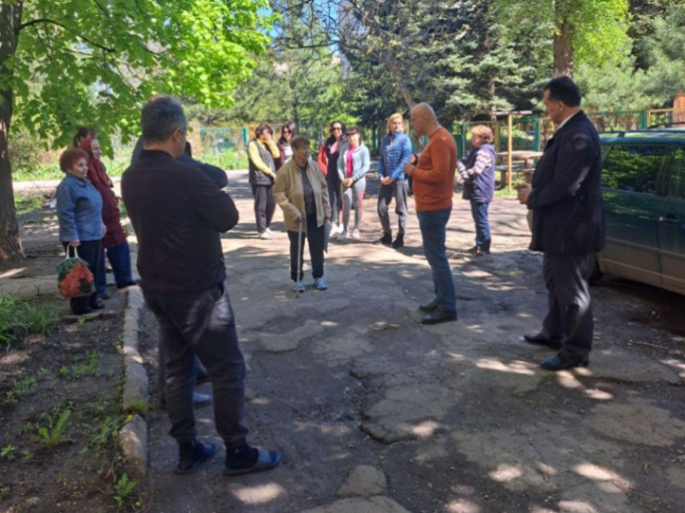 Сход граждан в городе Комсомольское. Сход граждан в городе Комсомольское.
