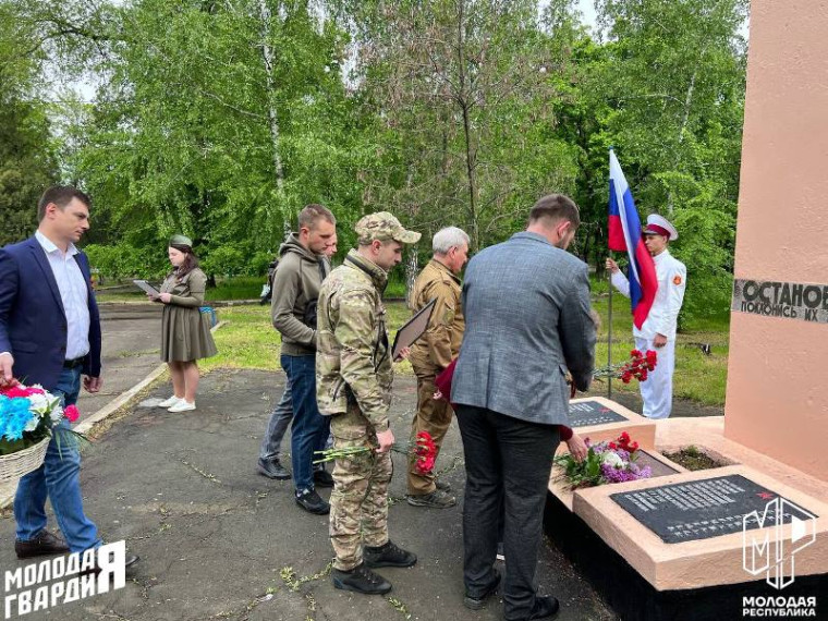Глава администрации Старобешевского района принял участие в возложении цветов в поселке Новый Свет. Глава администрации Старобешевского района принял участие в возложении цветов в поселке Новый Свет.