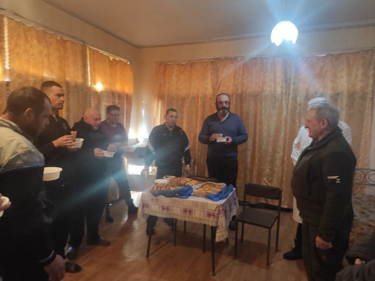 Поздравление военнослужащих, которые находятся на стационарном лечение в Старобешевской центральной районной больнице и Комсомольской городской больнице. Поздравление военнослужащих, которые находятся на стационарном лечение в Старобешевской центральной районной больнице и Комсомольской городской больнице.