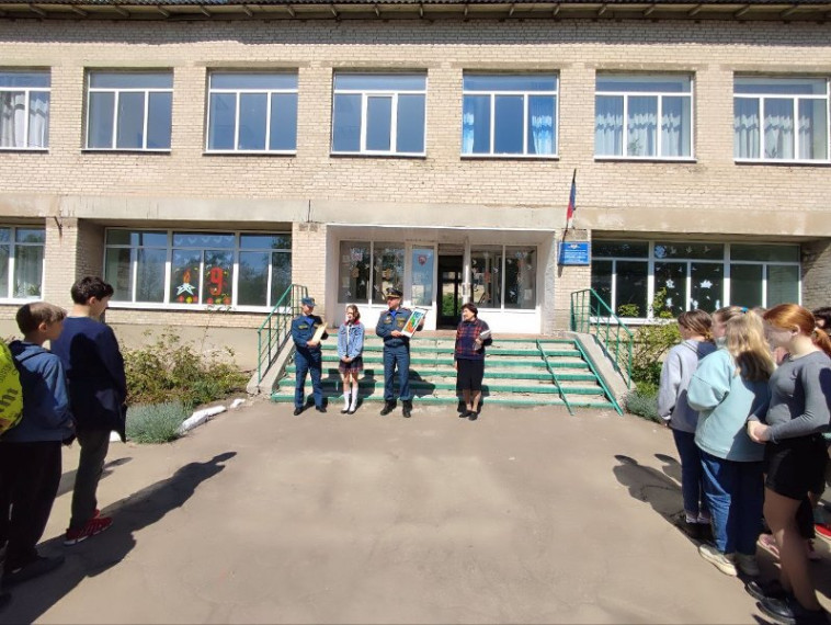 В муниципальных бюджетных общеобразовательных учреждениях Старобешевского района прошёл конкурс рисунков, приуроченный Дню Пожарной Охраны. В муниципальных бюджетных общеобразовательных учреждениях Старобешевского района прошёл конкурс рисунков, приуроченный Дню Пожарной Охраны.