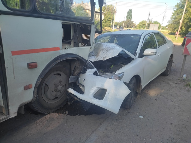 Два человека травмированы в ДТП с автобусом в Макеевке. Два человека травмированы в ДТП с автобусом в Макеевке.