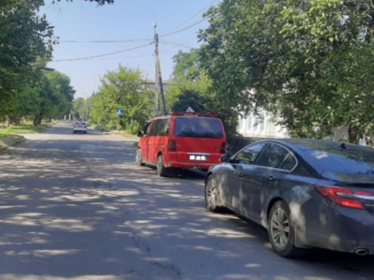 Полицейские устанавливают обстоятельства ДТП, в результате которого пострадала несовершеннолетняя. Полицейские устанавливают обстоятельства ДТП, в результате которого пострадала несовершеннолетняя.