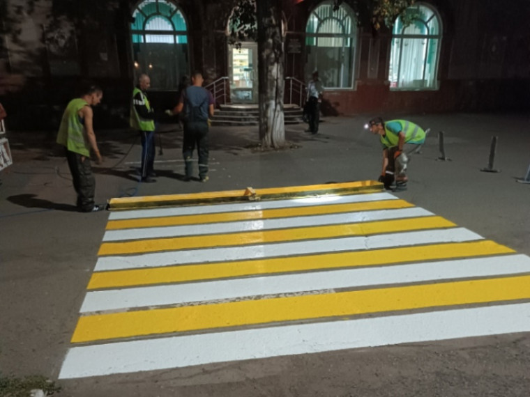 В поселке Новый Свет Старобешевского района проведены работы по нанесению дорожных разметок. В поселке Новый Свет Старобешевского района проведены работы по нанесению дорожных разметок.