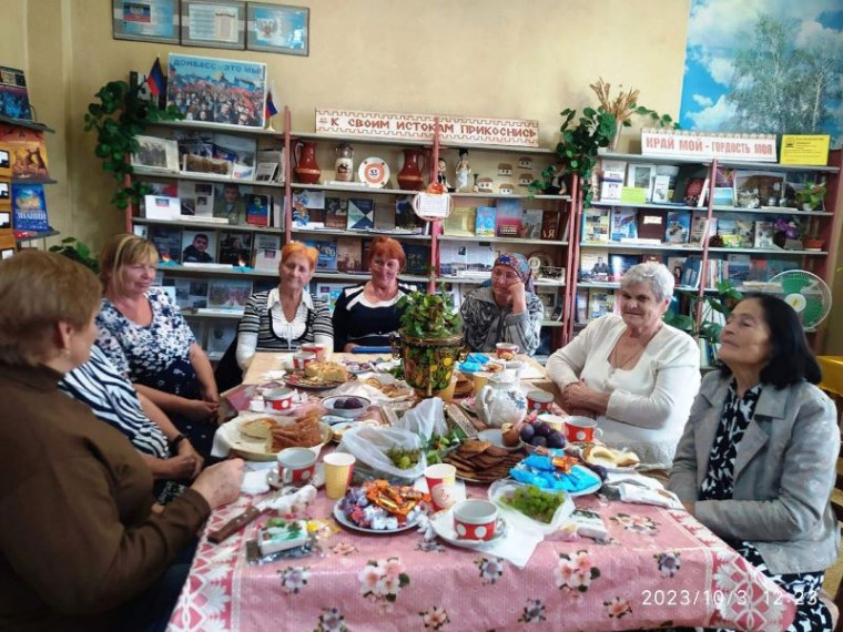 Ретро-встреча «Рябиновый вальс» для клуба пожилых людей «Седые непоседы». Ретро-встреча «Рябиновый вальс» для клуба пожилых людей «Седые непоседы».