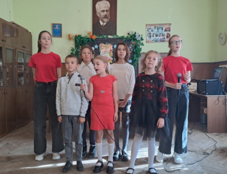 Концерт «В мир музыки ведет нас за руку учитель». Концерт «В мир музыки ведет нас за руку учитель».